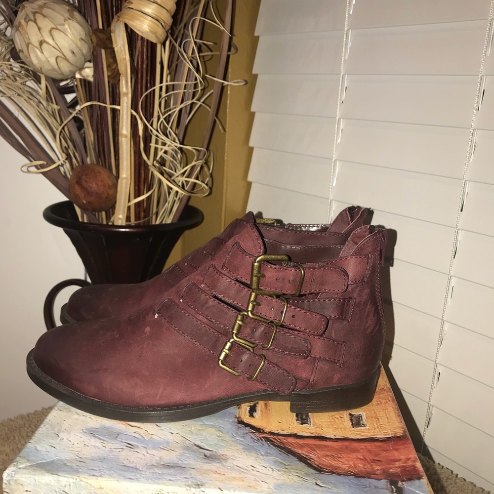 Like New Bella Vita Burgundy Leather Bootie